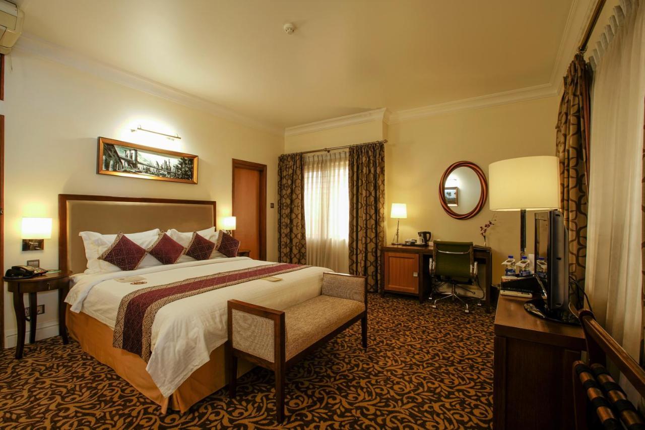 Royal Park Residence Hotel Дака Екстериор снимка