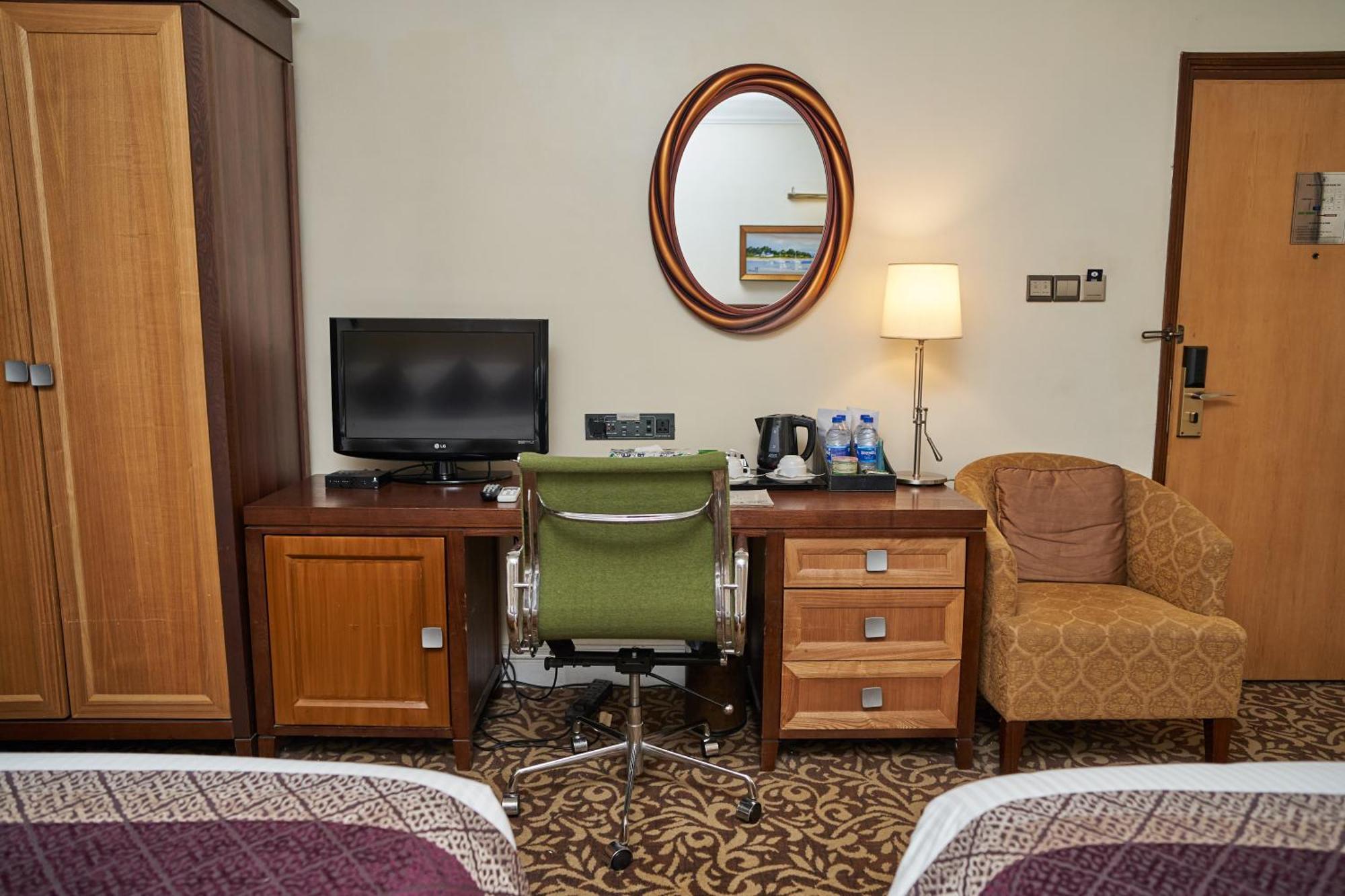 Royal Park Residence Hotel Дака Екстериор снимка
