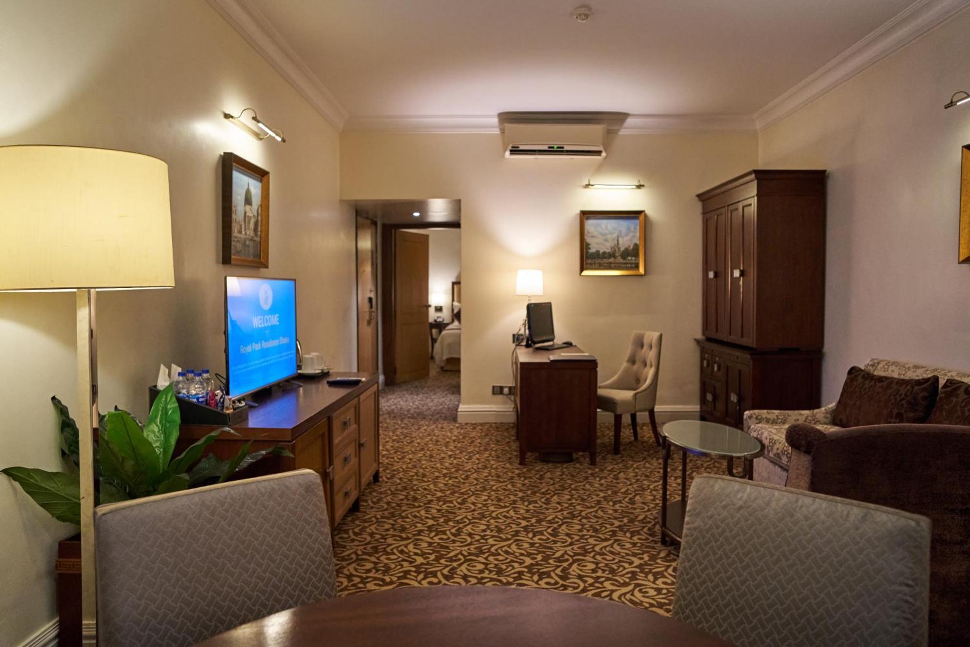 Royal Park Residence Hotel Дака Екстериор снимка