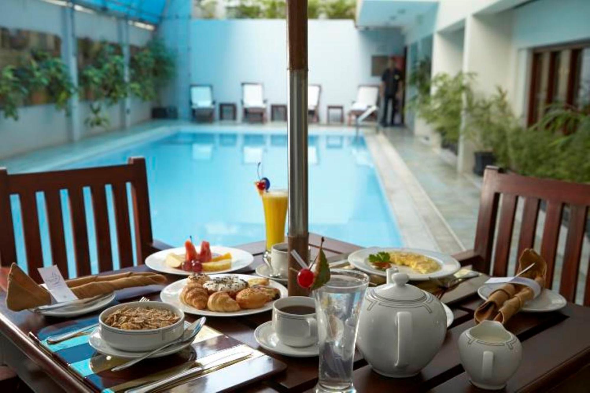 Royal Park Residence Hotel Дака Екстериор снимка